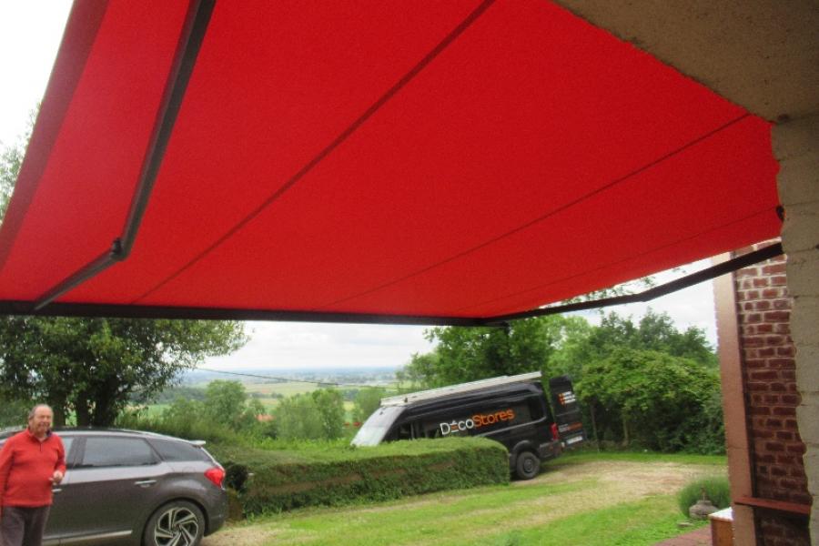 Installation de store banne à Méteren : confort et élégance