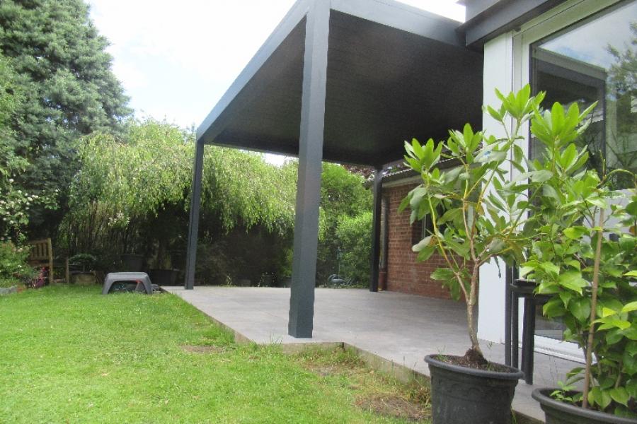 Un extérieur transformé a Bondues grâce à la pause d'une pergola Bioclimatique