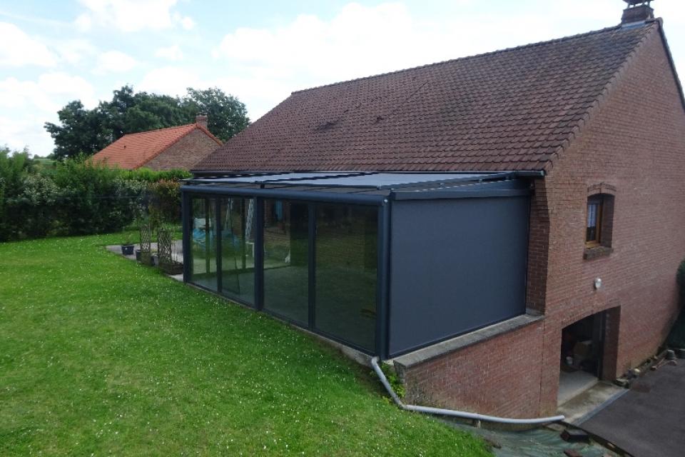 Screens et store de veranda : une double installation à Saint-Aubert.