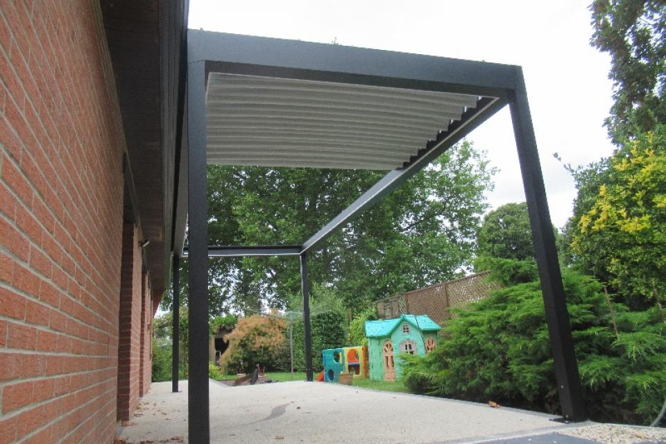 Une nouvelle pergola Fly à été installée par notre équipe à Dourges 